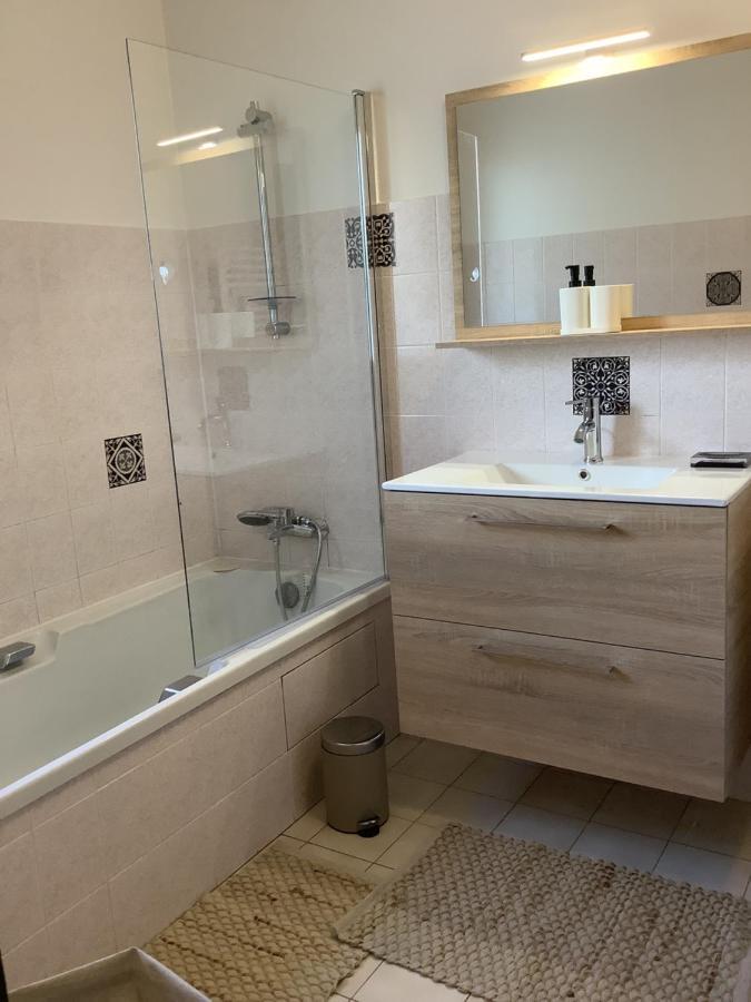 Gite Milin A Sizun Hebergement Confortable Pour 7 Pers エクステリア 写真